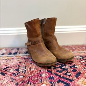 Teva De La Vina low brown leather boots